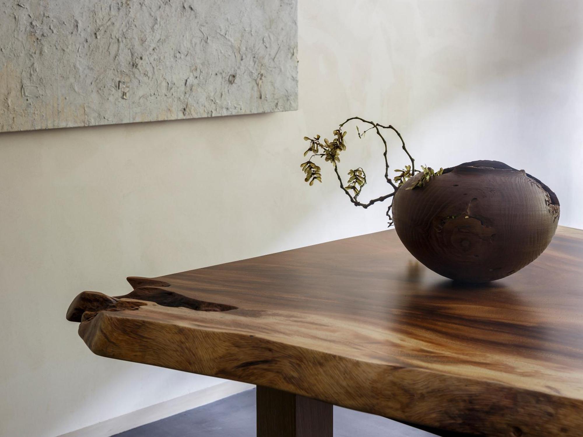 Hotel The Celestine Kyoto Gion Екстер'єр фото A table made from a slab of wood