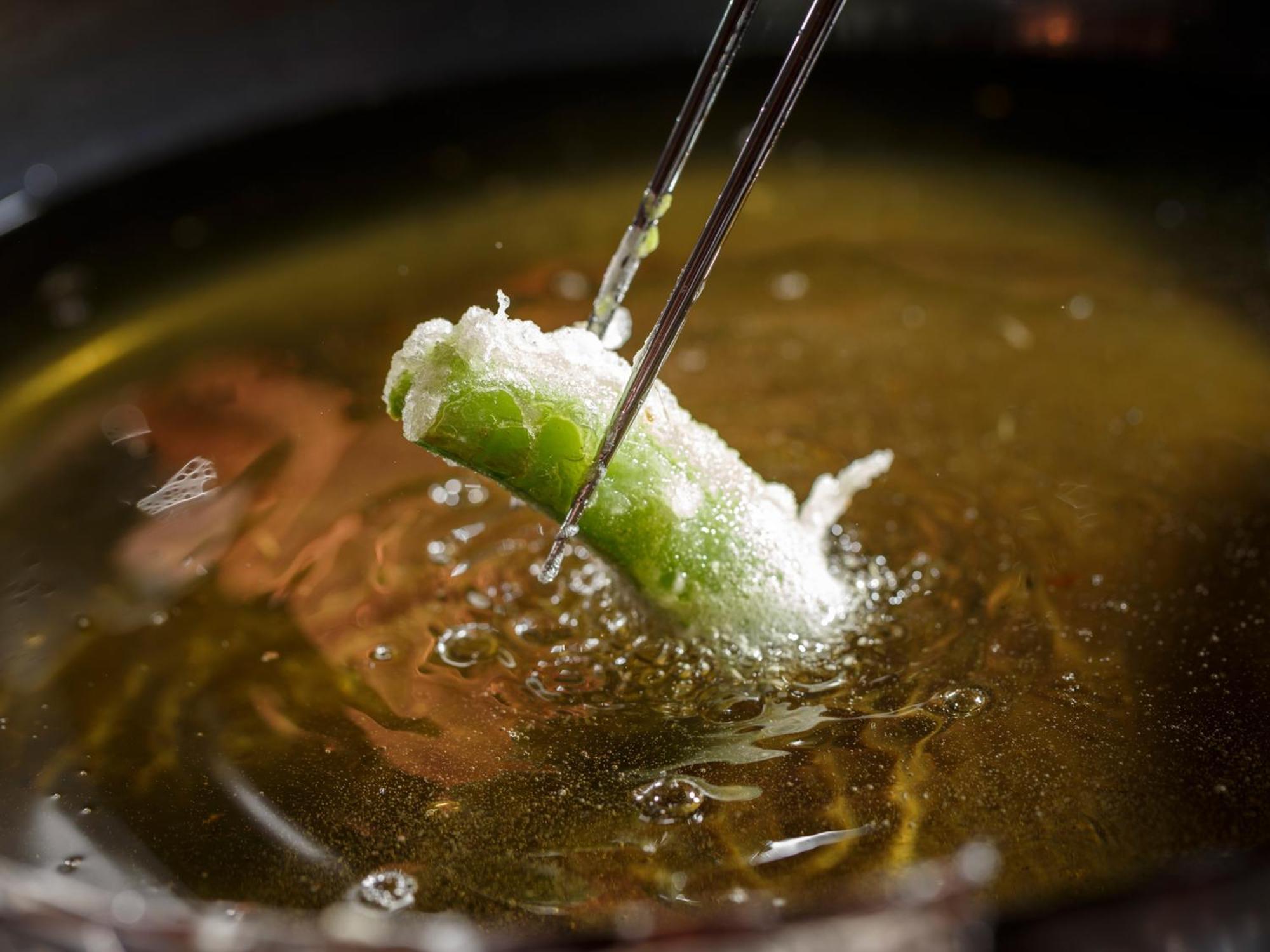 Hotel The Celestine Kyoto Gion Екстер'єр фото A spring roll being dipped in hot oil