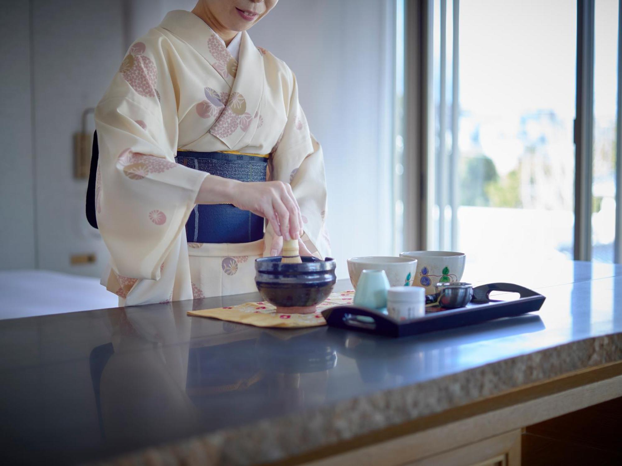 Hotel The Celestine Kyoto Gion Екстер'єр фото A woman in a yukata preparing a Japanese tea ceremony